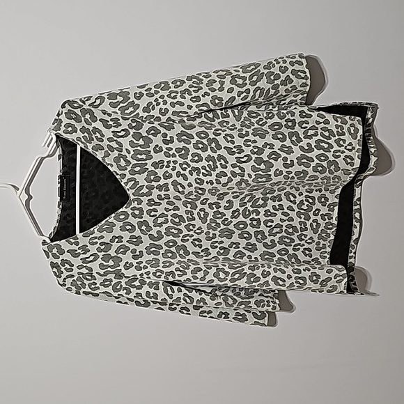 Travel Elements Top - Picture 5 of 9